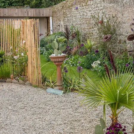 D'hote Et Du Jardin Des Corsaires بيت ضيافة